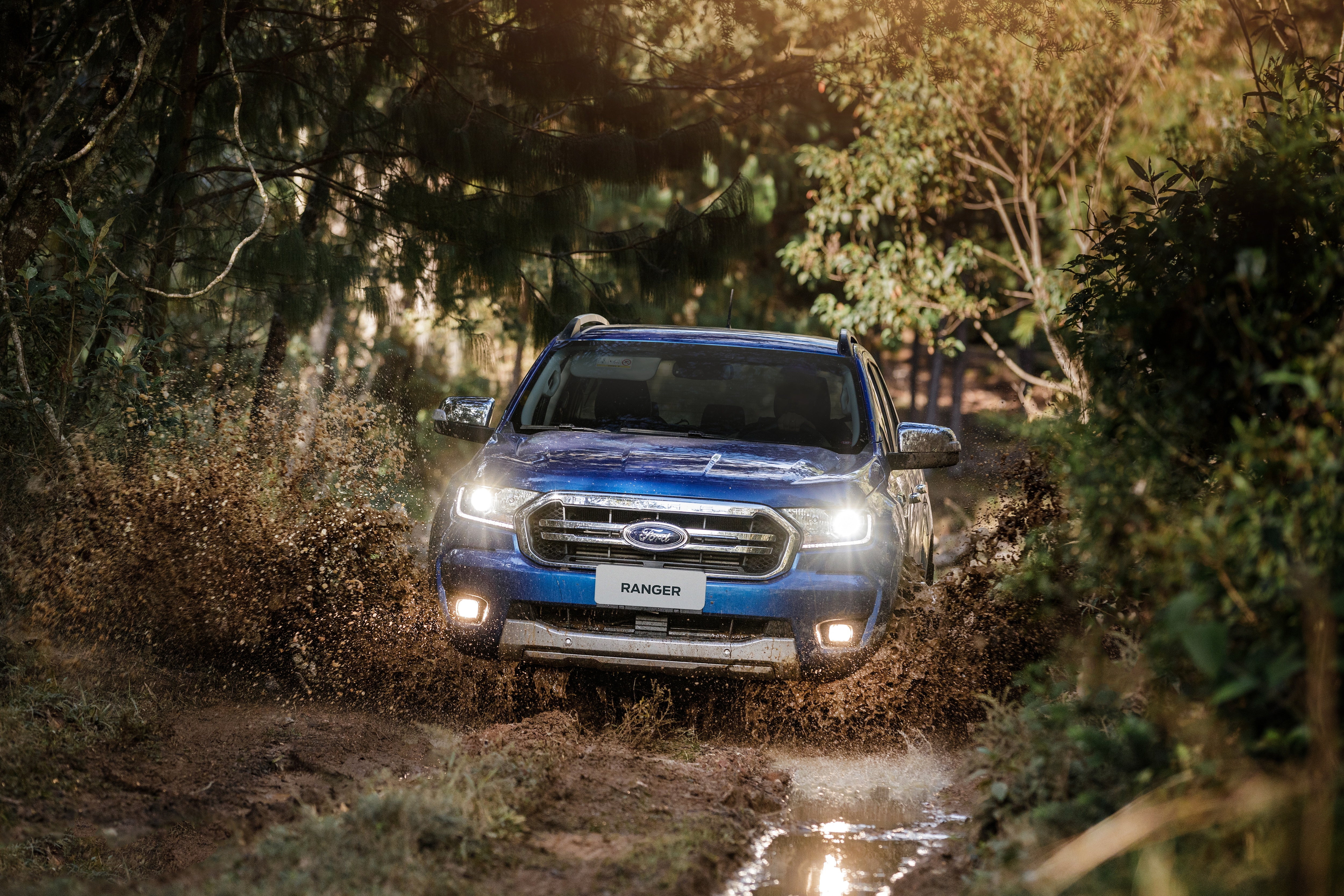 Ford Ranger azul de quarta geração